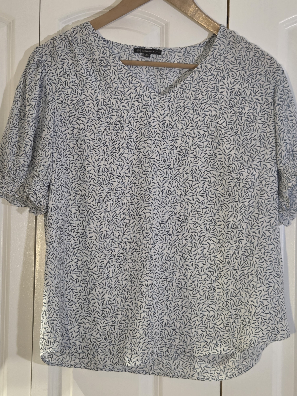 Adrianna Papell Women's Top Size M Blouse White Blue Shirt Office Work Career